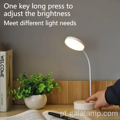 Luz de mesa LED eficiente para estudo e livros